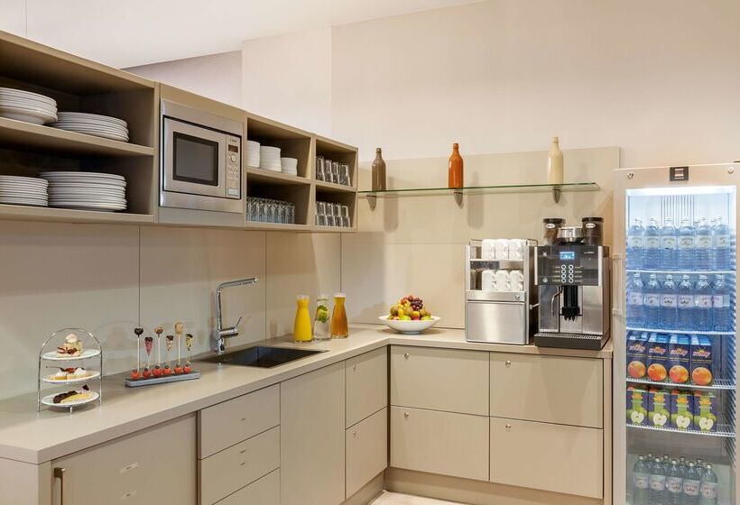 هتل NH Vienna Airport Conference Center