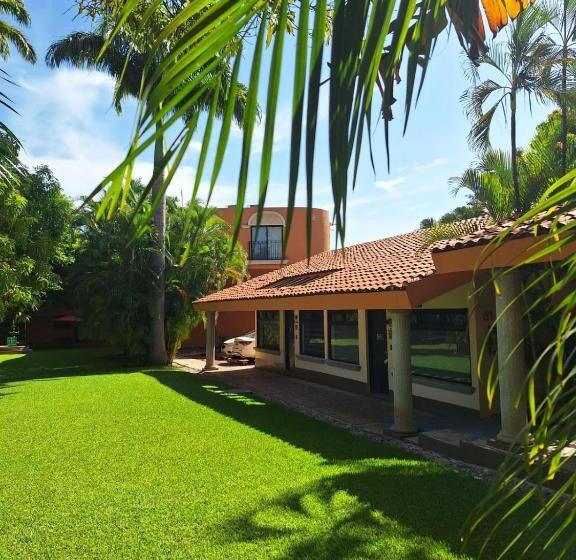 هتل Palmareca Inn Suites Studio
