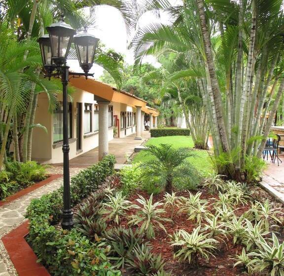هتل Palmareca Inn Suites Studio