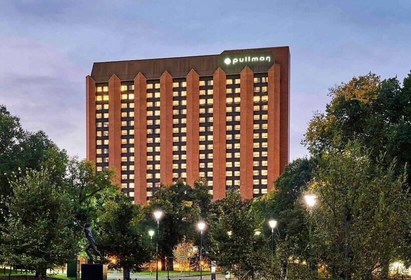 هتل Pullman Melbourne On The Park