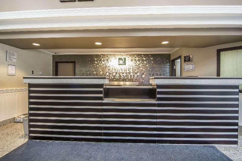 هتل Quality Inn & Suites Yorkton