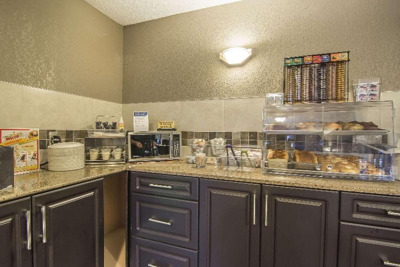 هتل Quality Inn & Suites Yorkton