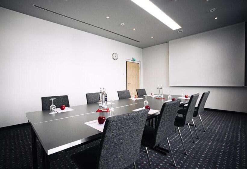 هتل Ramada By Wyndham Essen