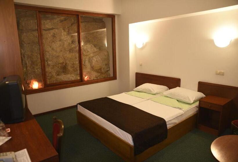 Fotos del hotel Saraj:  11 Fotos del hotel Saraj:  11
