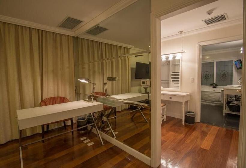 هتل Villa Morra Suites
