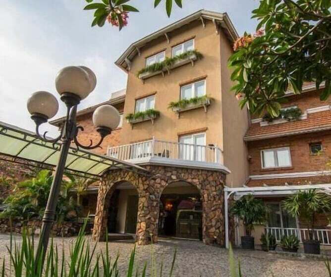 هتل Villa Morra Suites