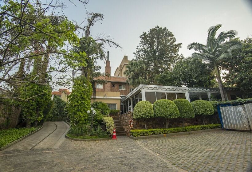 هتل Villa Morra Suites