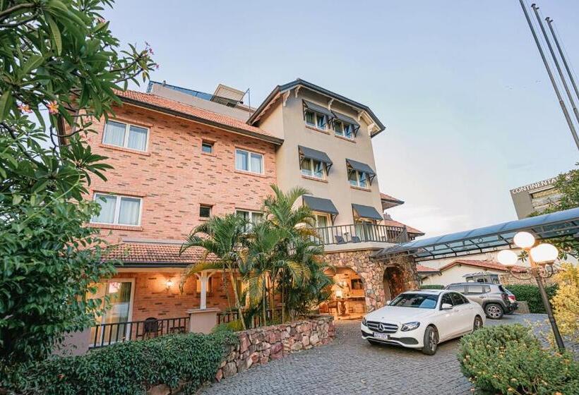 هتل Villa Morra Suites