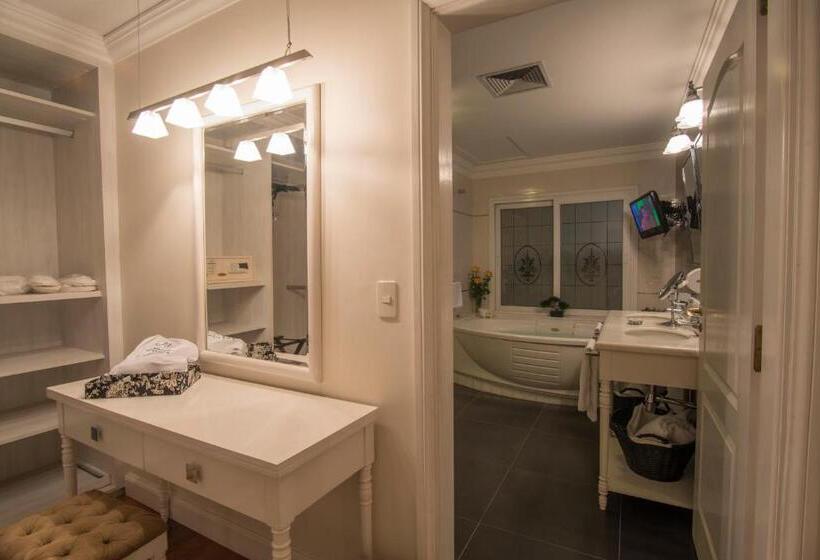 هتل Villa Morra Suites