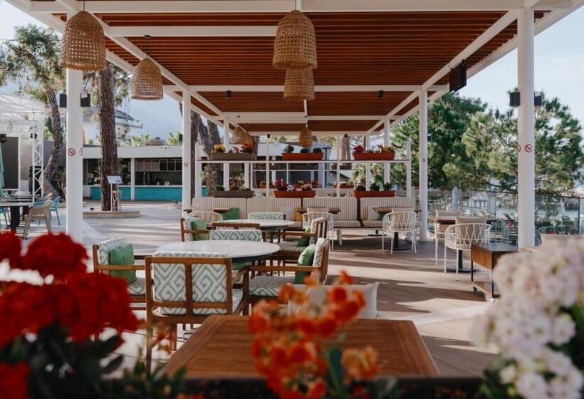 استراحتگاه Akra Kemer