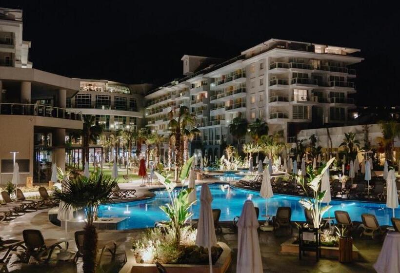 استراحتگاه Akra Kemer