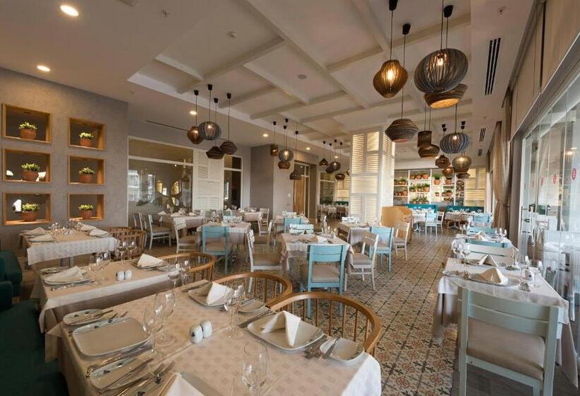 استراحتگاه Akra Kemer