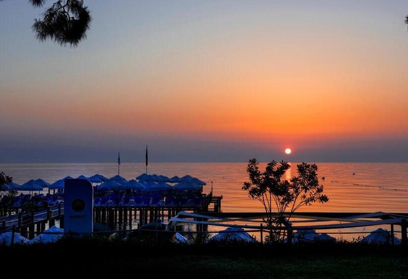 استراحتگاه Akra Kemer