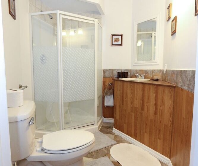 مبيت وإفطار Cedar Drive Inn