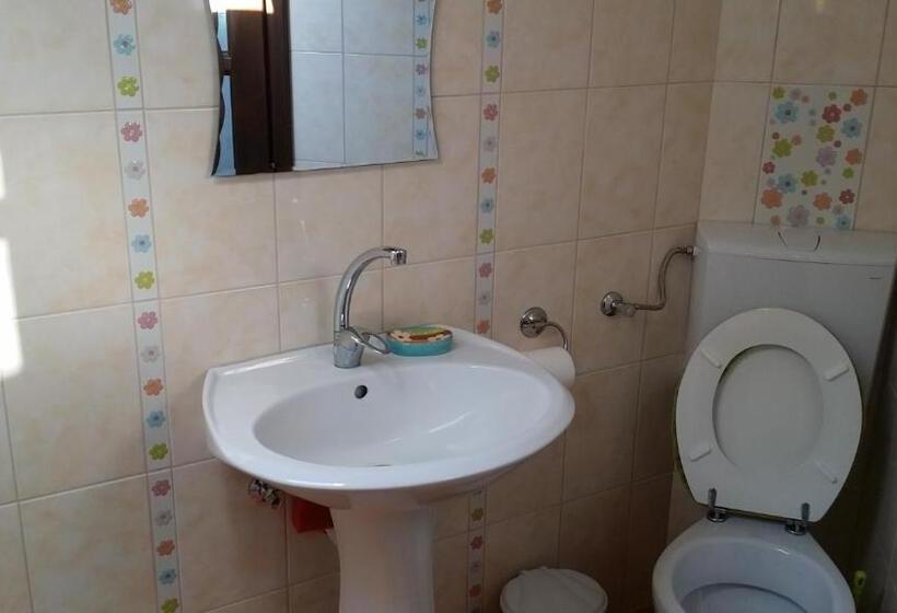تختخواب و صبحانه Hazanéző Panzió