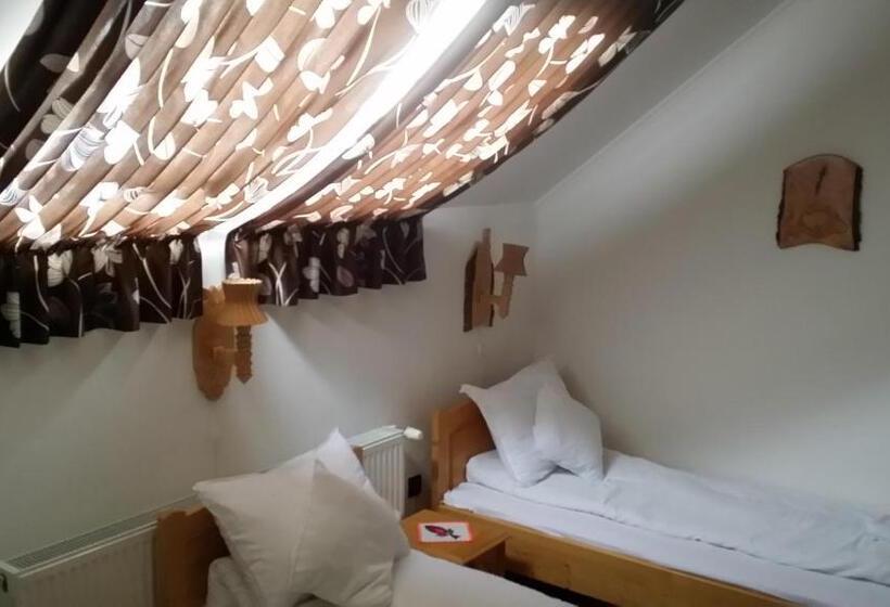 تختخواب و صبحانه Hazanéző Panzió
