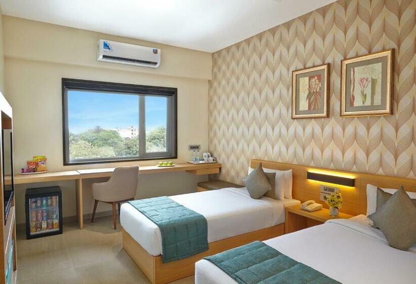 Click Hotel, Junagadh
