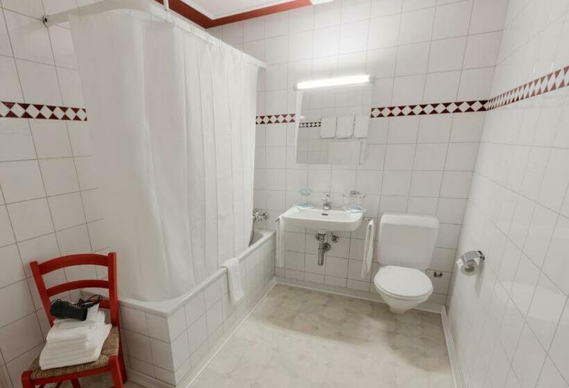 Отель Gasthof Zur Traube