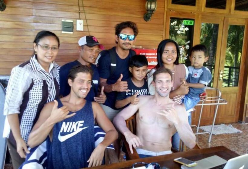 פנסיון Arrys Watukarung Surfcamp