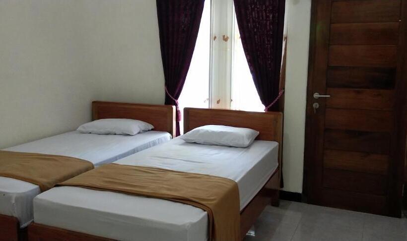 פנסיון Arrys Watukarung Surfcamp