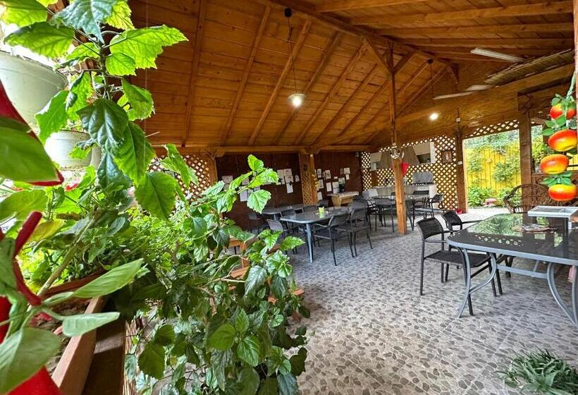 پانسیون Casa Cu Flori Corbu