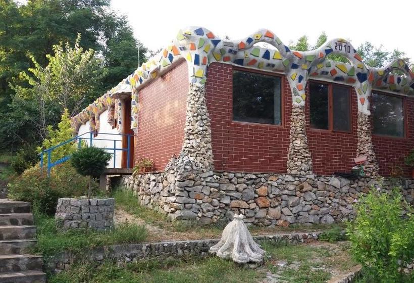بنسيون Chuchi Guest House 1