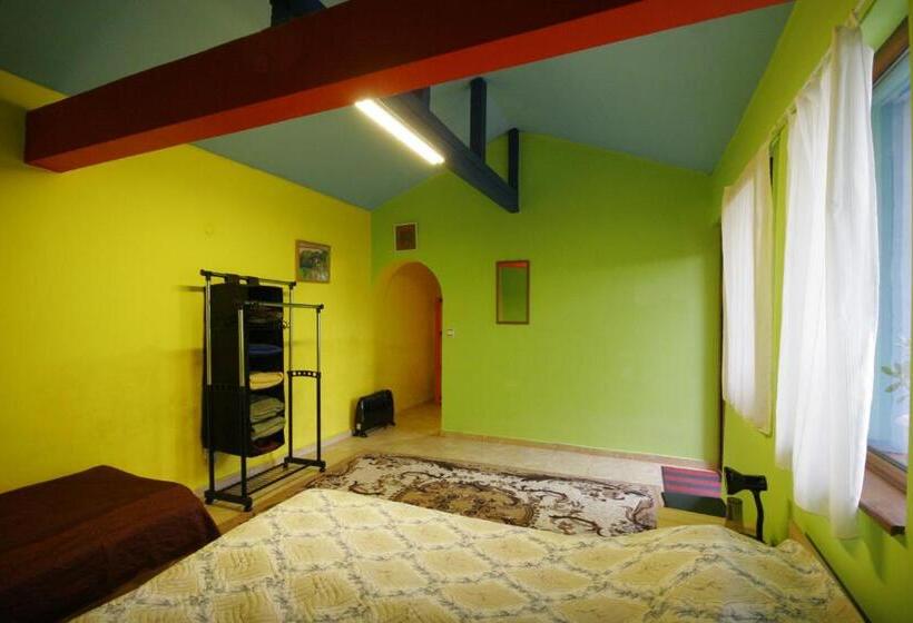 بنسيون Chuchi Guest House 1