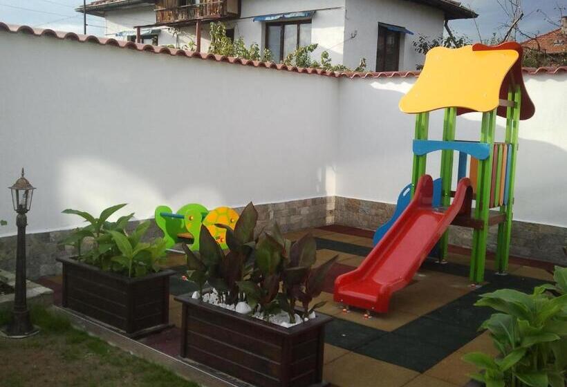 بنسيون Einstein House & Spa