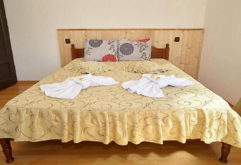 Пансион Guesthouse Vazrozhdenski Kashti