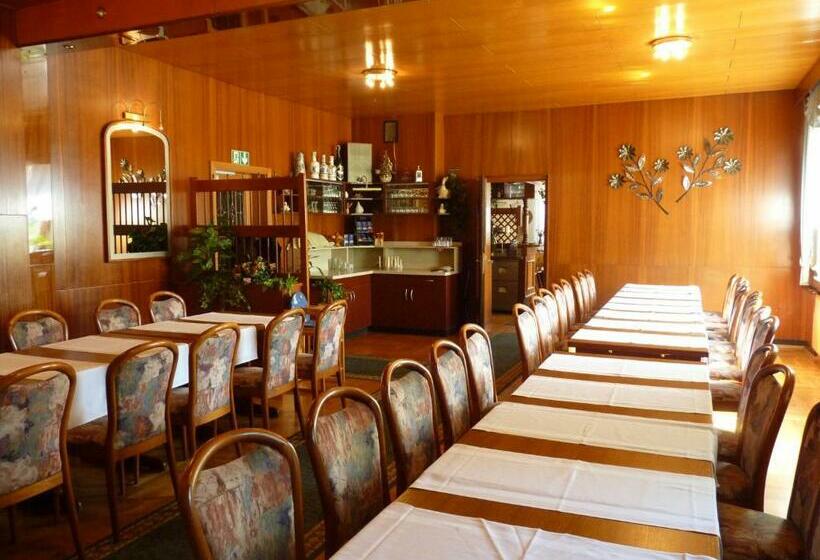 הוסטל Helmerser Wirtshaus