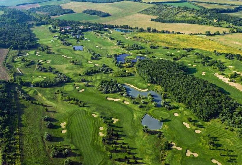 צימר Pannónia Golf & Country Club