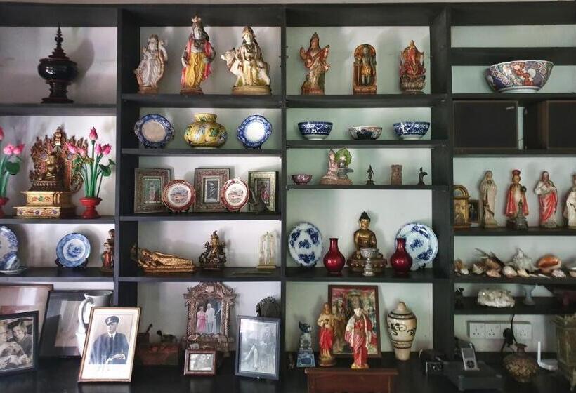 تختخواب و صبحانه Sri Mathie Historic Estate