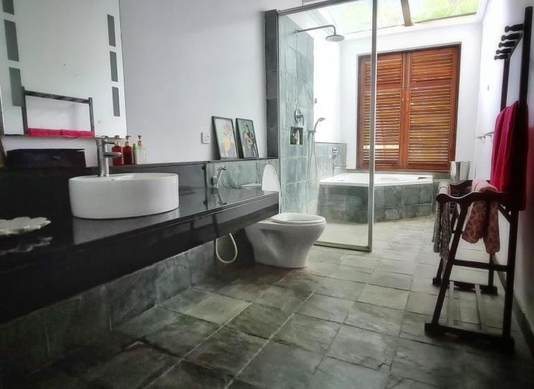 تختخواب و صبحانه Sri Mathie Historic Estate