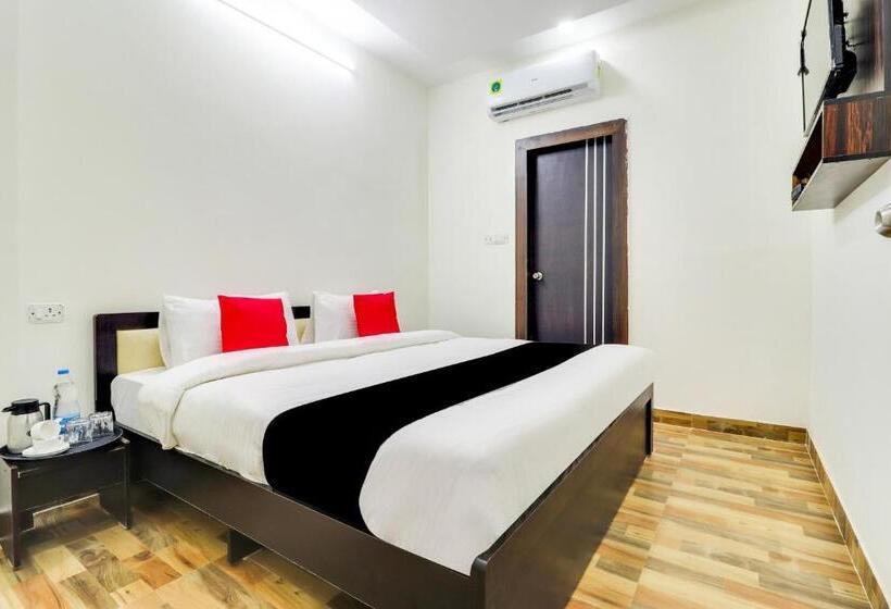 فندق Collection O Pratik Inn