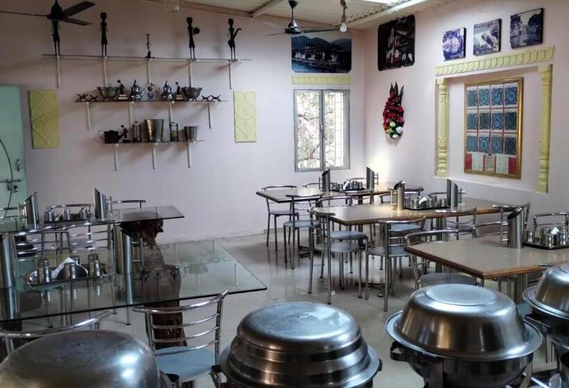 فندق Dirghayu Farms Agri Resort Pvt Ltd