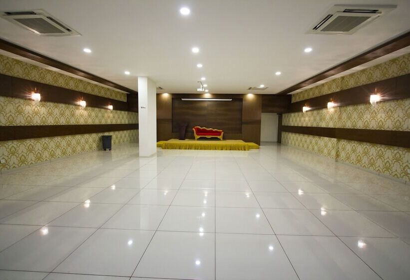 Отель Jalashray Resort