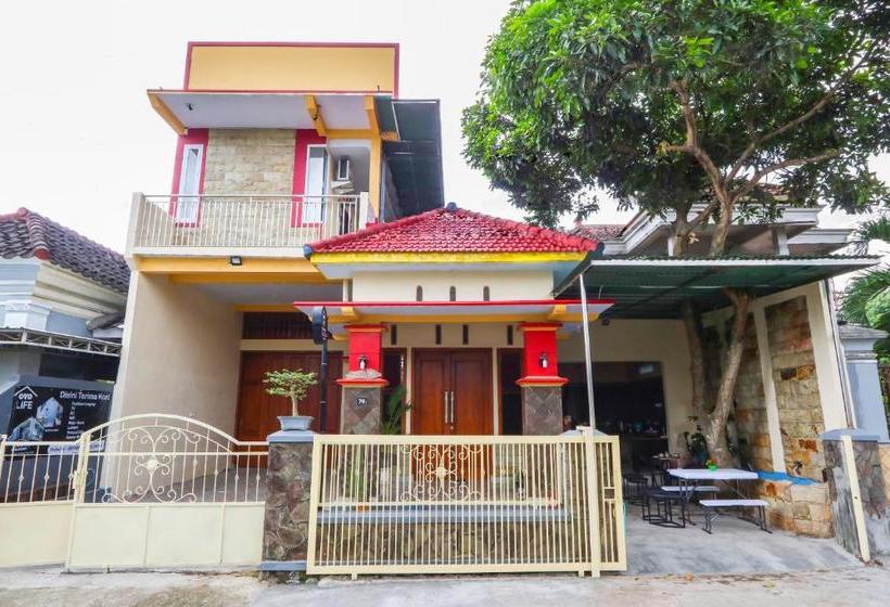 ホテル Oyo Life 3064 Mahameru Kost Putra