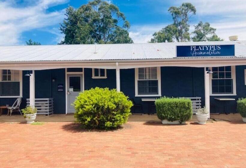 モーテル The Platypus Accommodation & Cafe