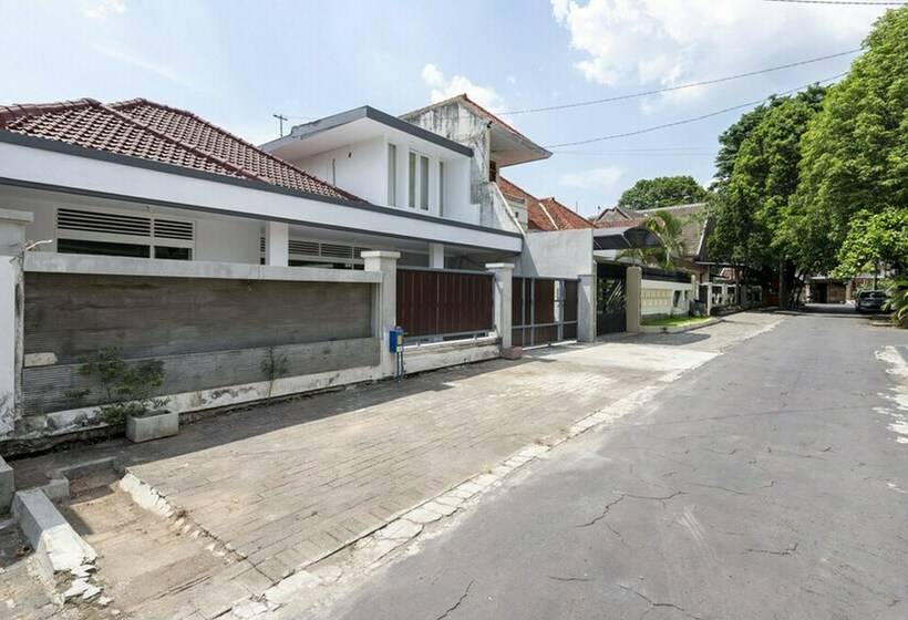 ペンション Koolkost Syariah Near Universitas Merdeka Malang   Caters To Women