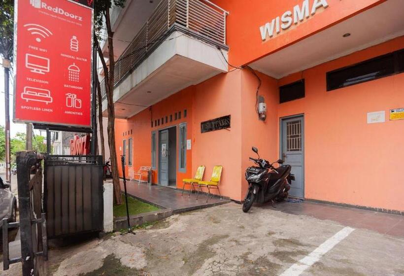 פנסיון Reddoorz Syariah Near Grand Galaxy Park