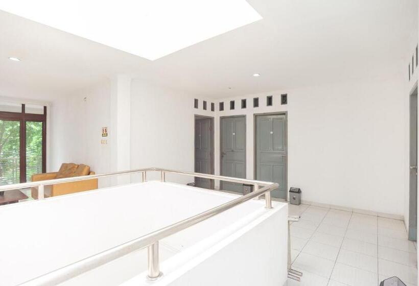 פנסיון Reddoorz Syariah Near Grand Galaxy Park