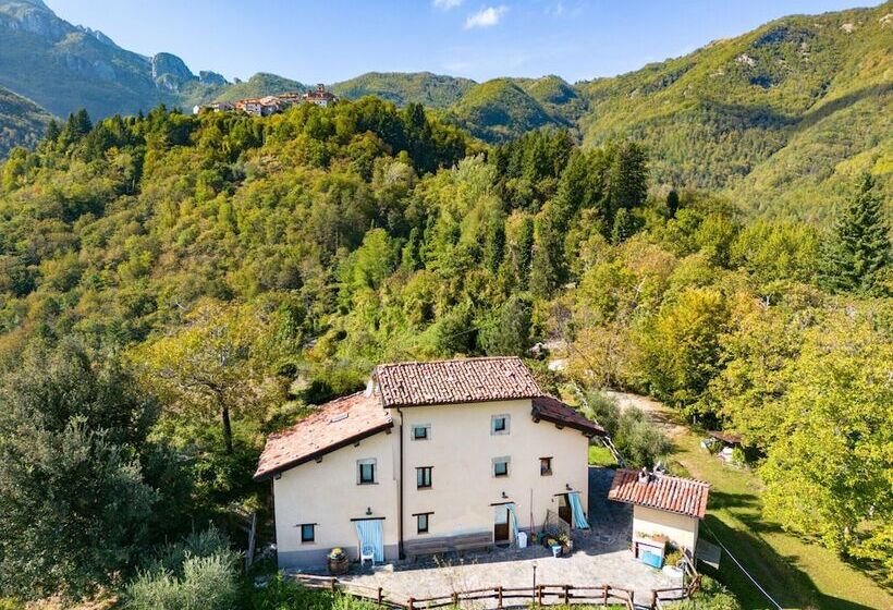 Graceful Cottage In Vergemoli With Private Fenced Garden