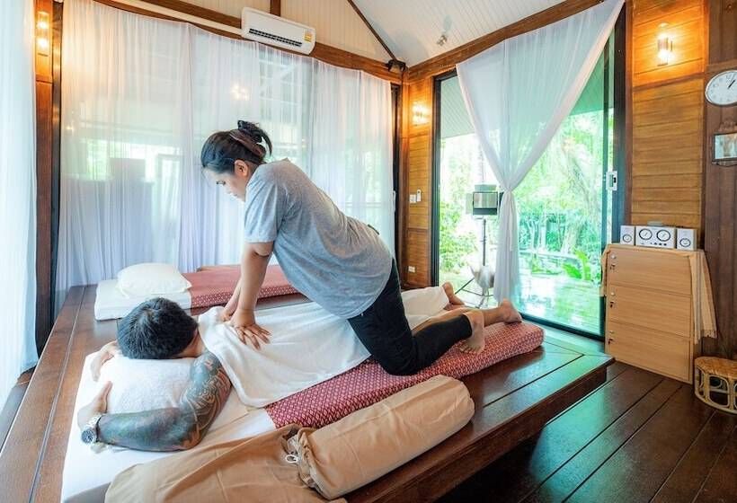בית מלון כפרי Baan Klang Aow Beach Resort