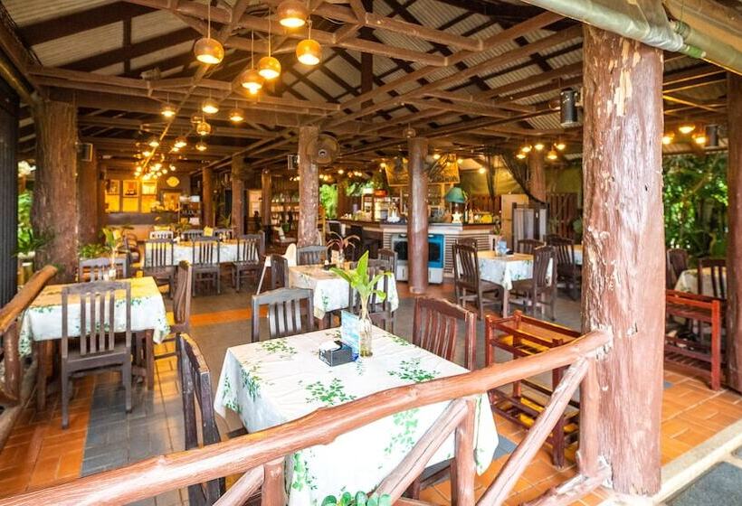 בית מלון כפרי Baan Klang Aow Beach Resort