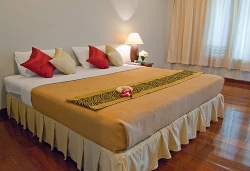 בית מלון כפרי Baan Klang Aow Beach Resort
