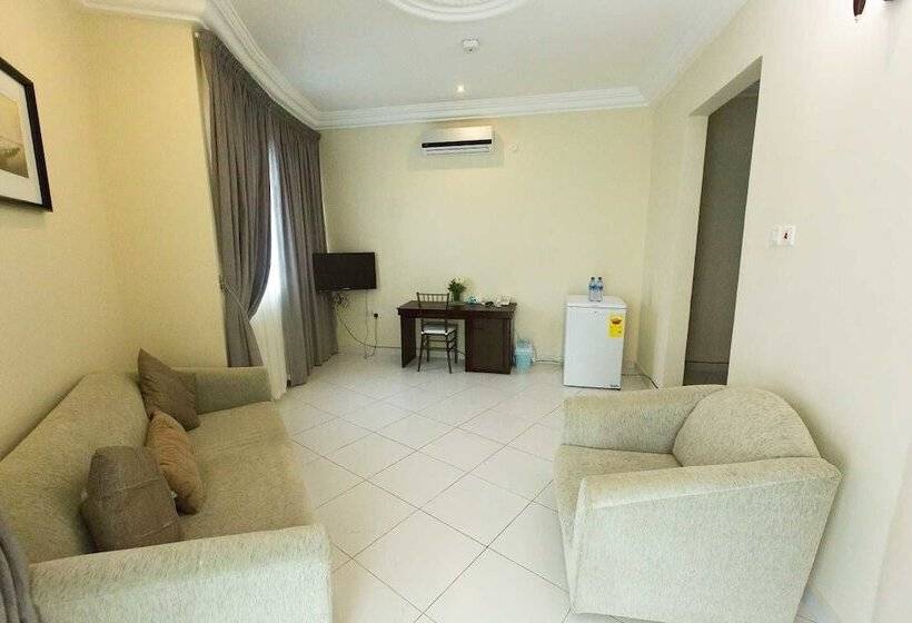 فندق Karela Beach Resort