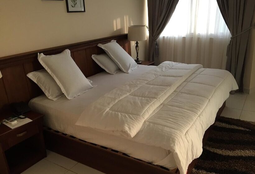 فندق Karela Beach Resort