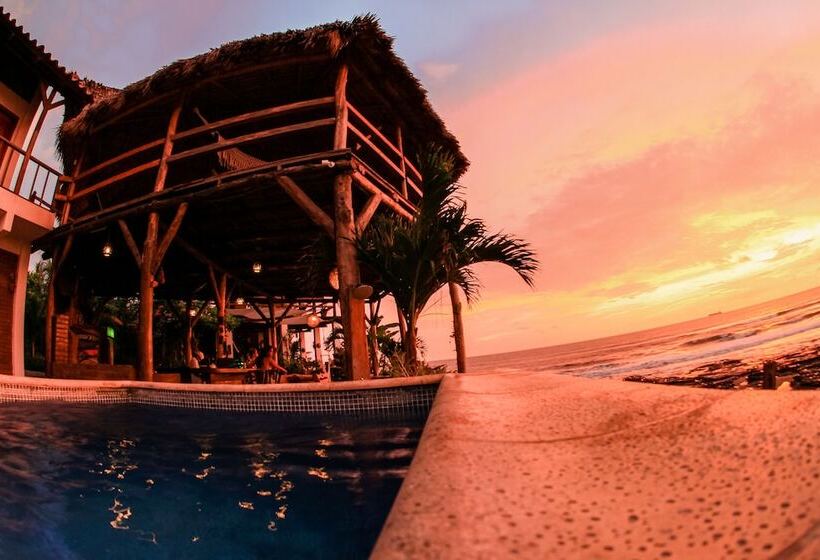 هتل Miramar Surfcamp