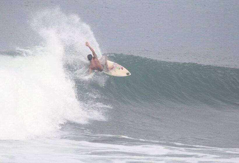 هتل Miramar Surfcamp