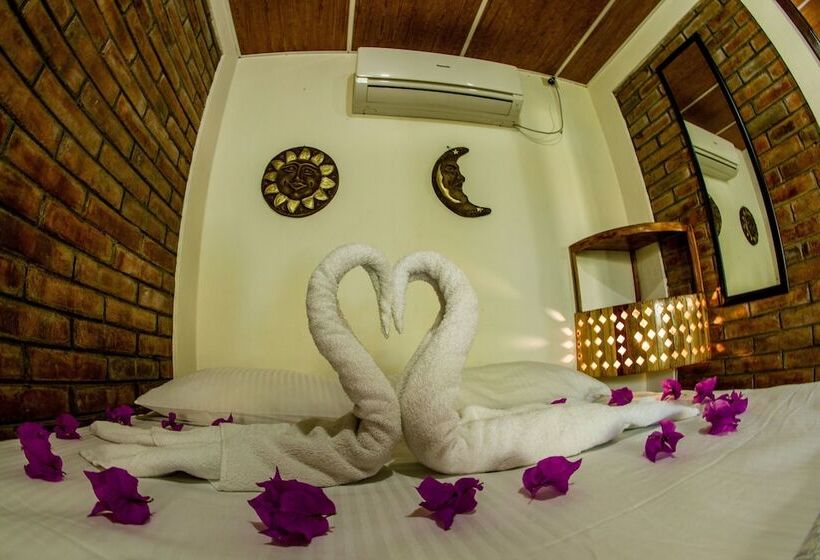 هتل Miramar Surfcamp